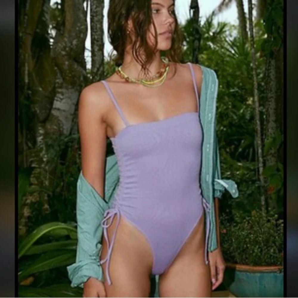 NWOT UO Out From Under Rosa Lavender Side Cinched One Piece Swimsuit
Ba